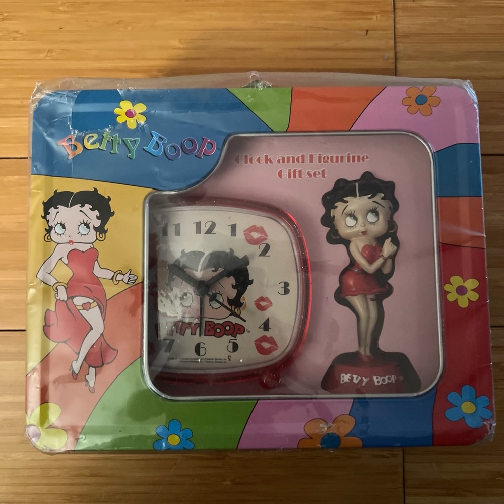 Vintage 2003 Betty Boop tabletop clock & figurine set in collectors tin